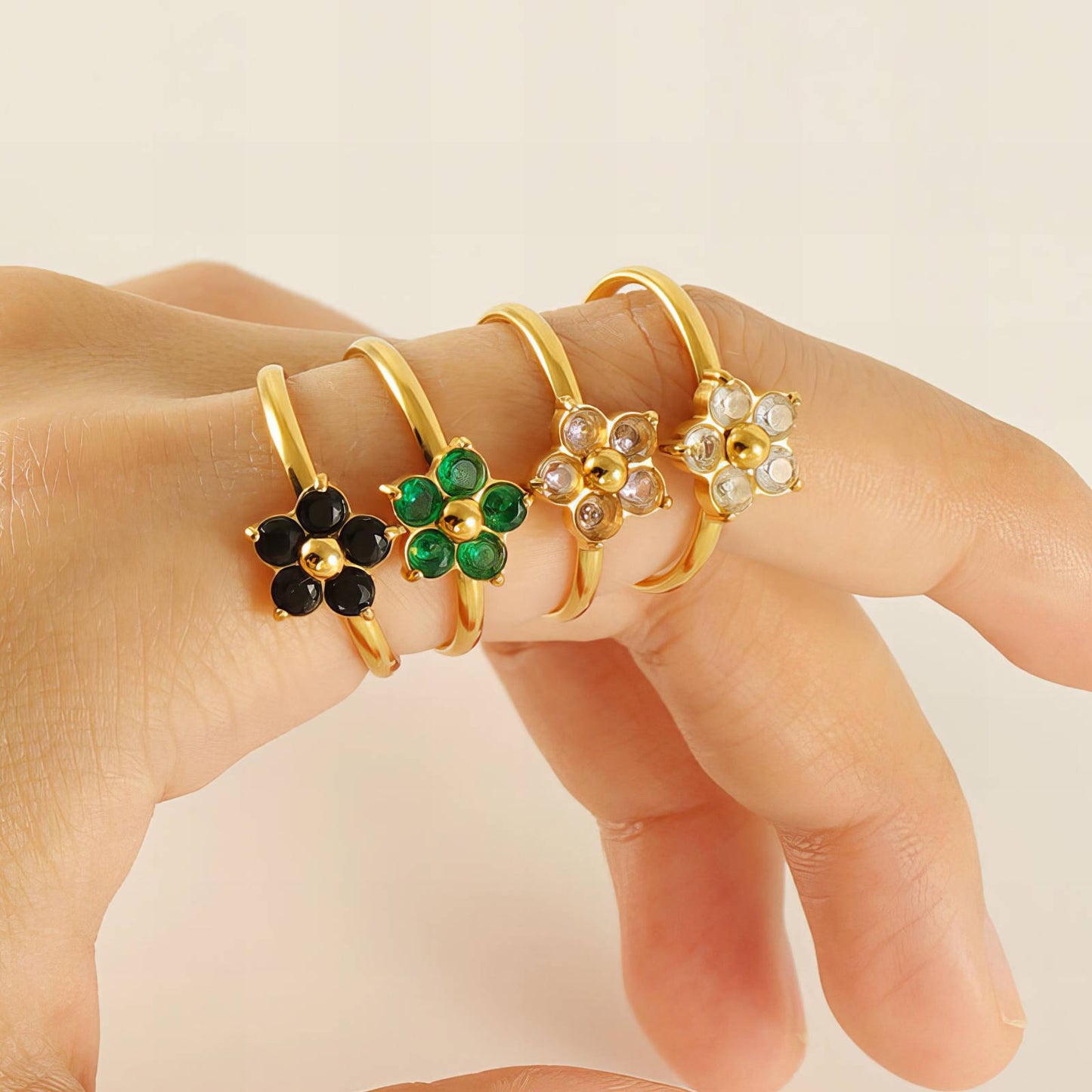 Flower finger ring with Green Stone