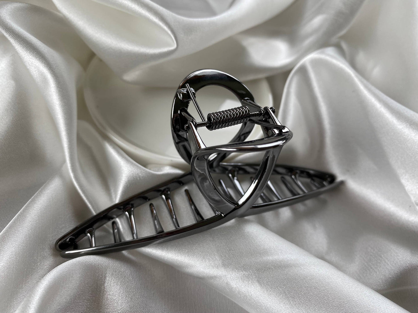 Large Hollow Twisted Hair Claw Clip, Thick Hair: Twist