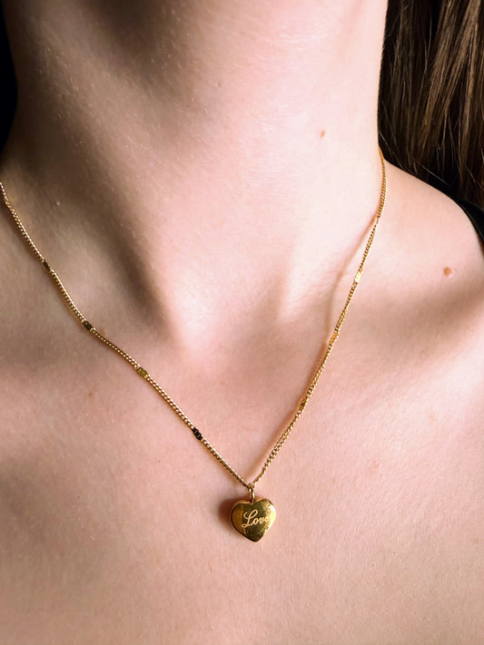 Serenity 18k Gold Heart Necklace