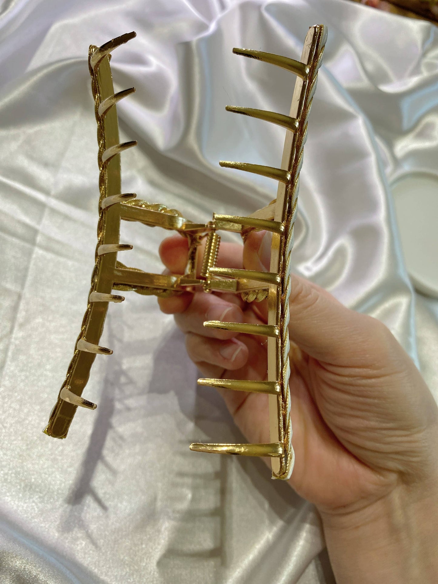 Heritage Lux White hair clips, Gold metal Large Twist Hair claw, barrette