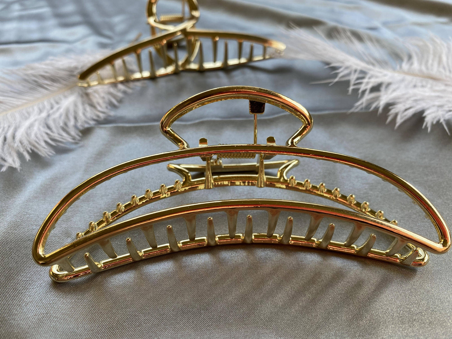 Large Hollow Twisted Hair Claw Clip, Thick Hair: Twist