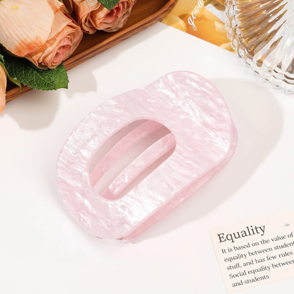 Aimee Tortoise Shell Oval Hair Clip – Effortless Retro Elegance: White