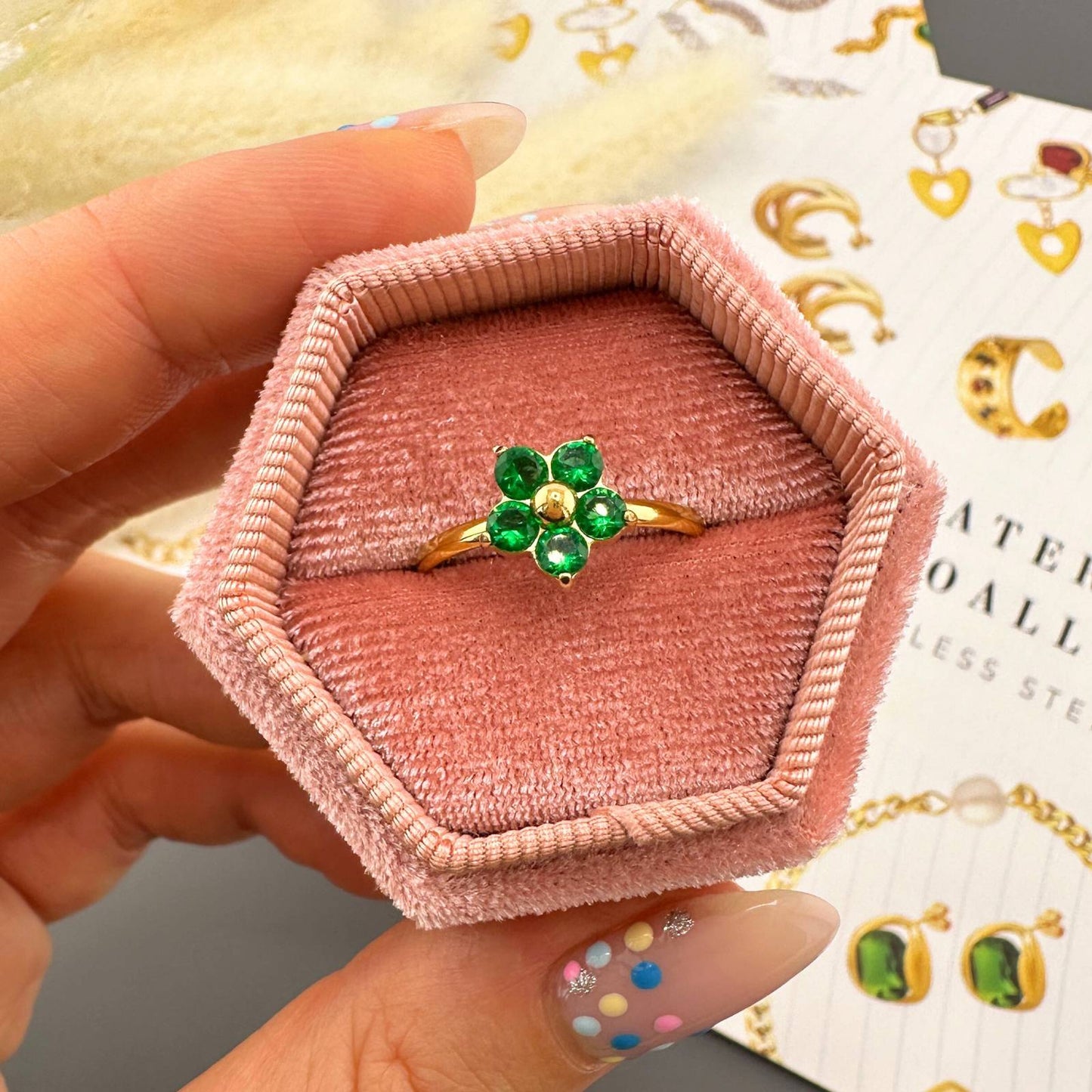 Flower finger ring with Green Stone