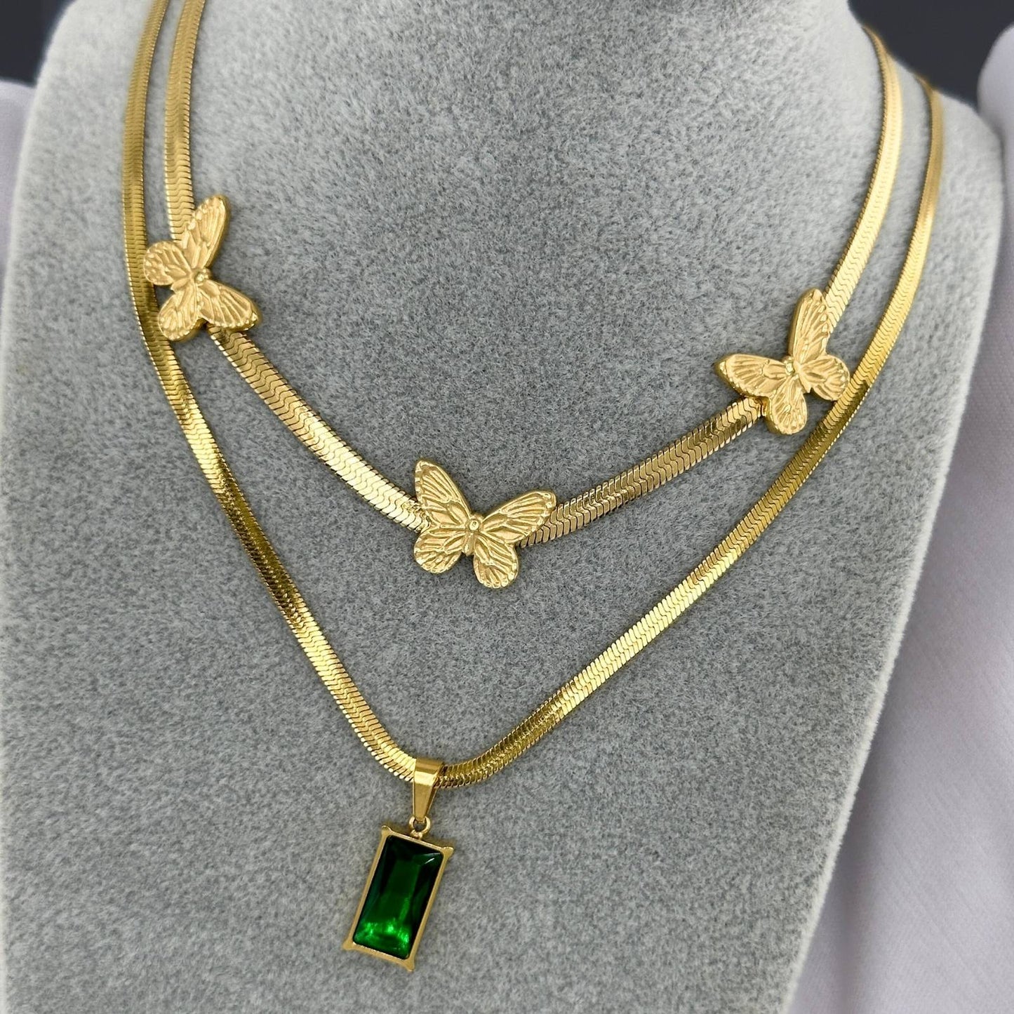 Herringbone chain Necklace with emerald green Pendant