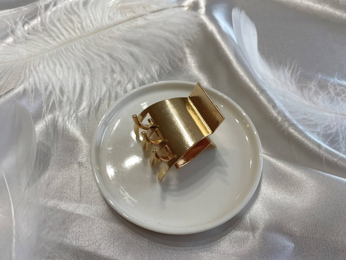 Rina Small Hair Claw | Gold | Hair Accessories | High Ponytail