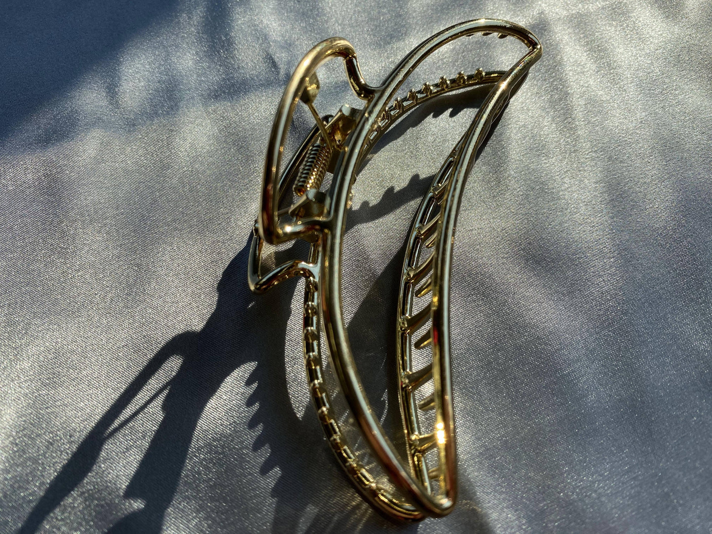 Large Hollow Twisted Hair Claw Clip, Thick Hair: Twist