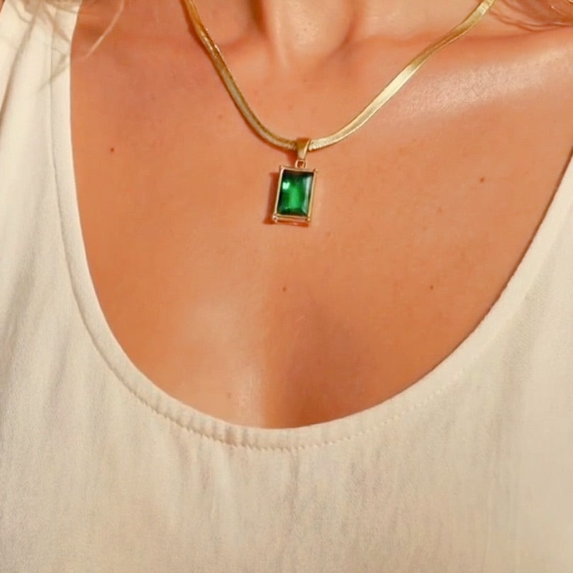 Herringbone chain Necklace with emerald green Pendant