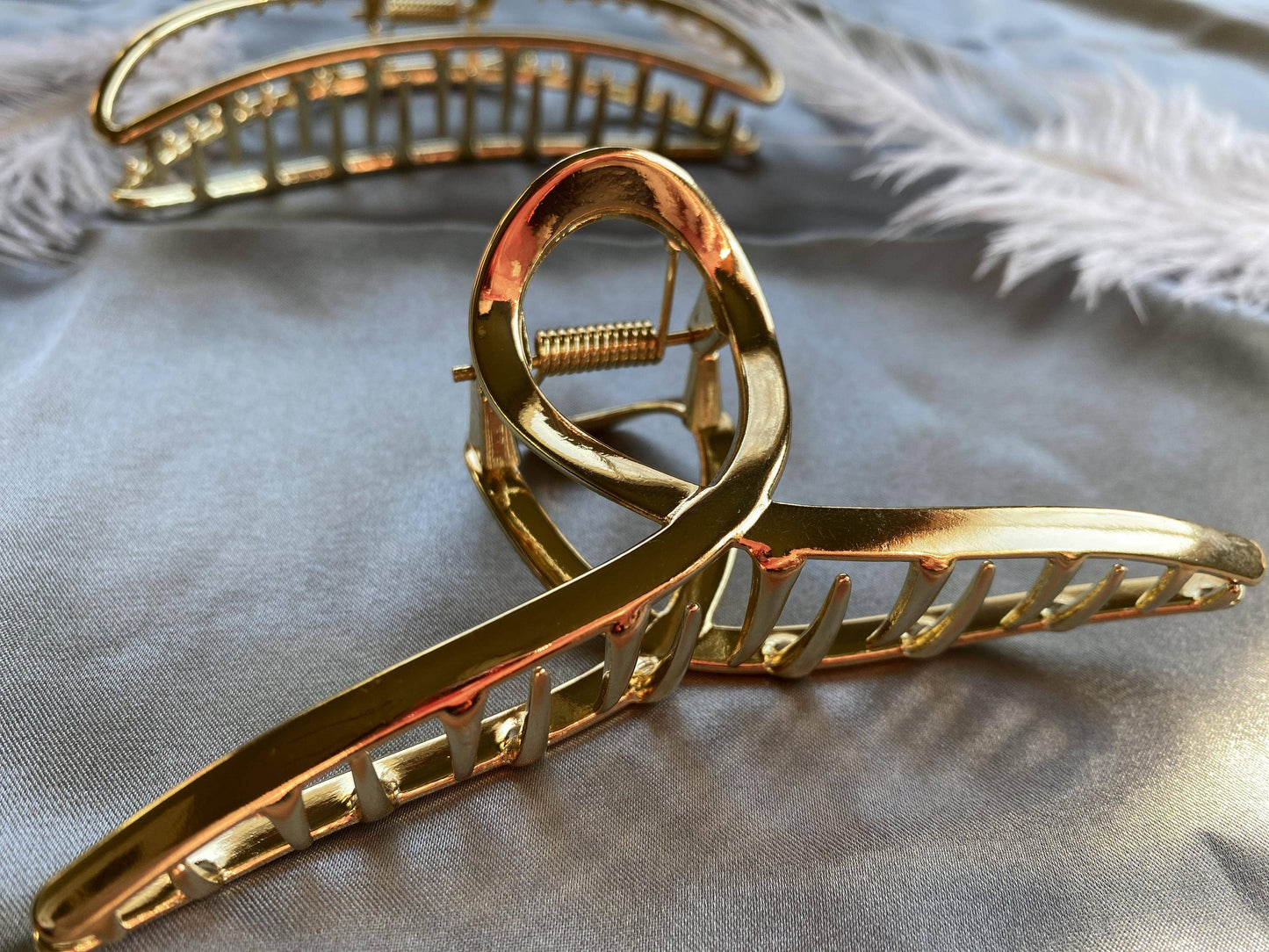 Large Hollow Twisted Hair Claw Clip, Thick Hair: Twist