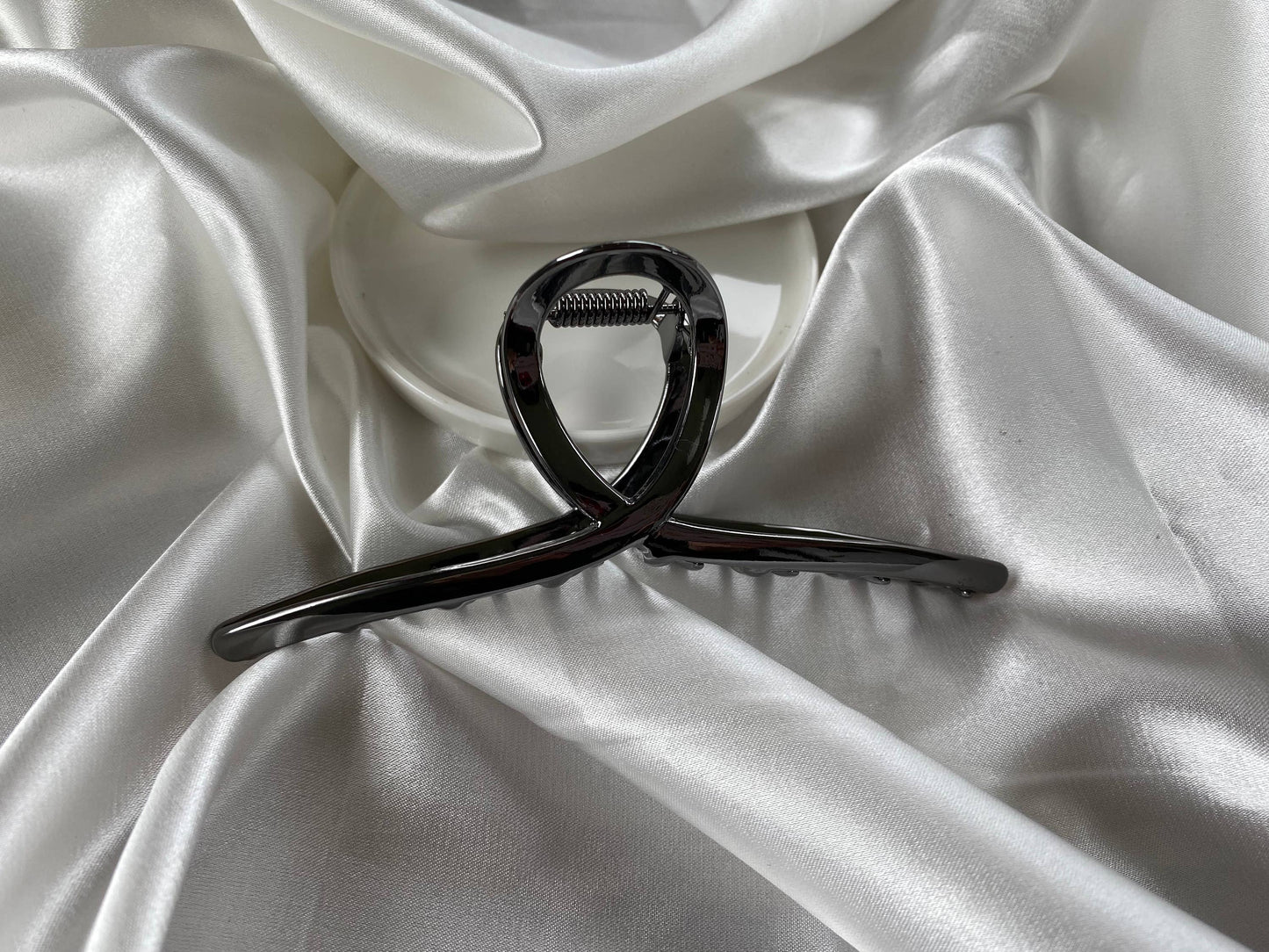 Large Hollow Twisted Hair Claw Clip, Thick Hair: Twist