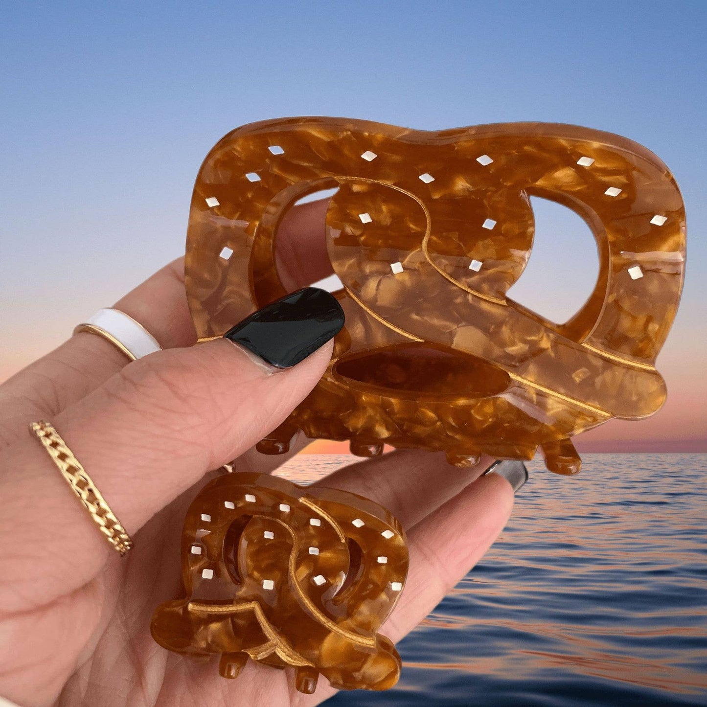 Iris Pretzel-Shaped Resin Hair Claw Clip – Caramel Tortoise