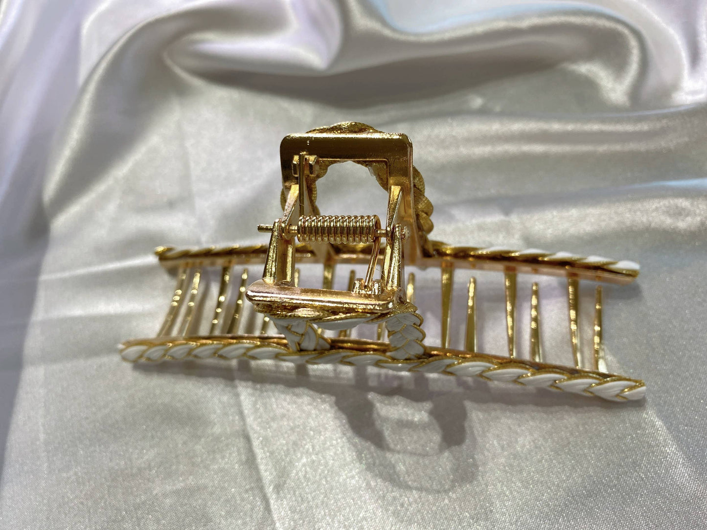 Heritage Lux White hair clips, Gold metal Large Twist Hair claw, barrette