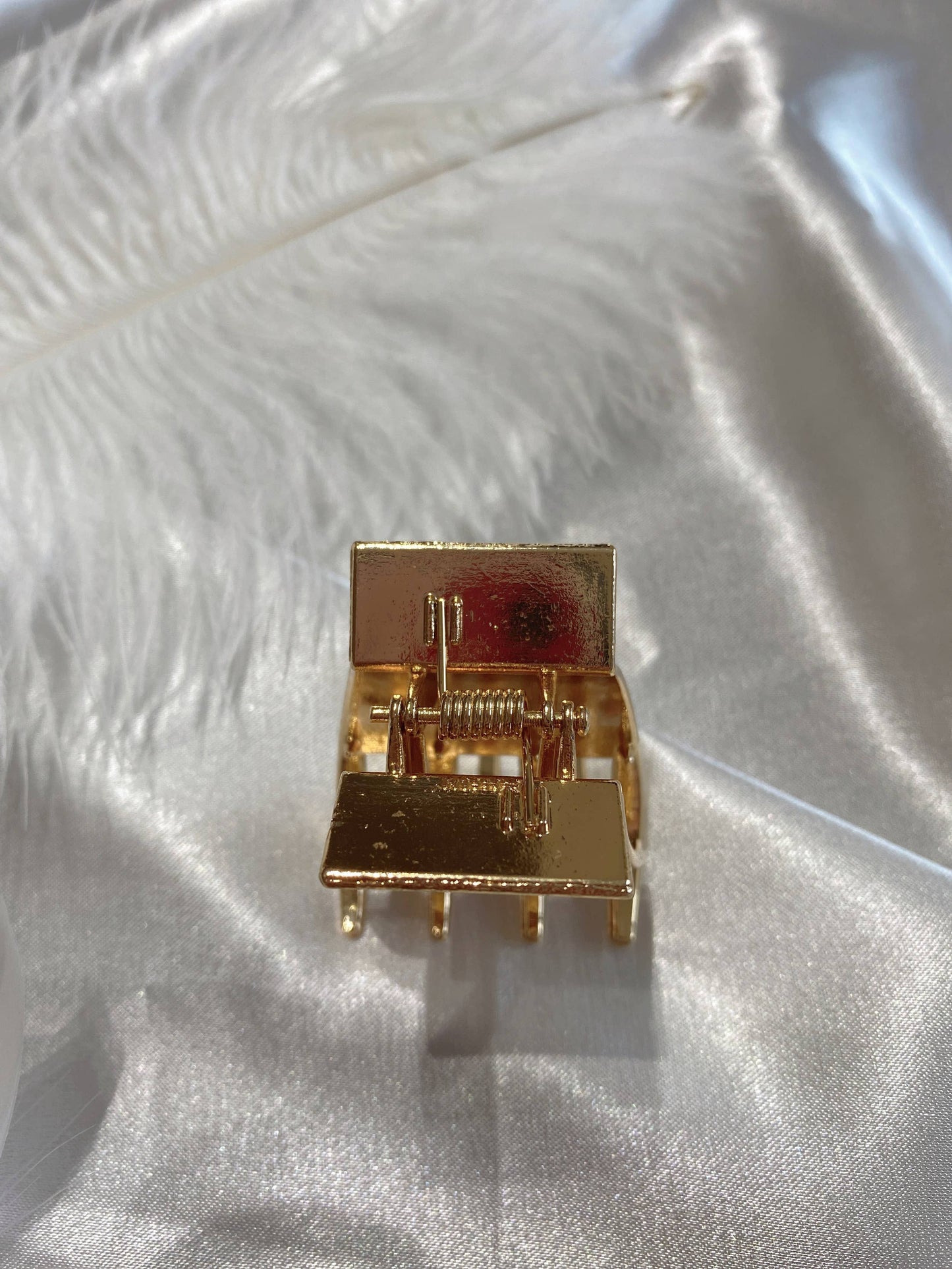 Rina Small Hair Claw | Gold | Hair Accessories | High Ponytail