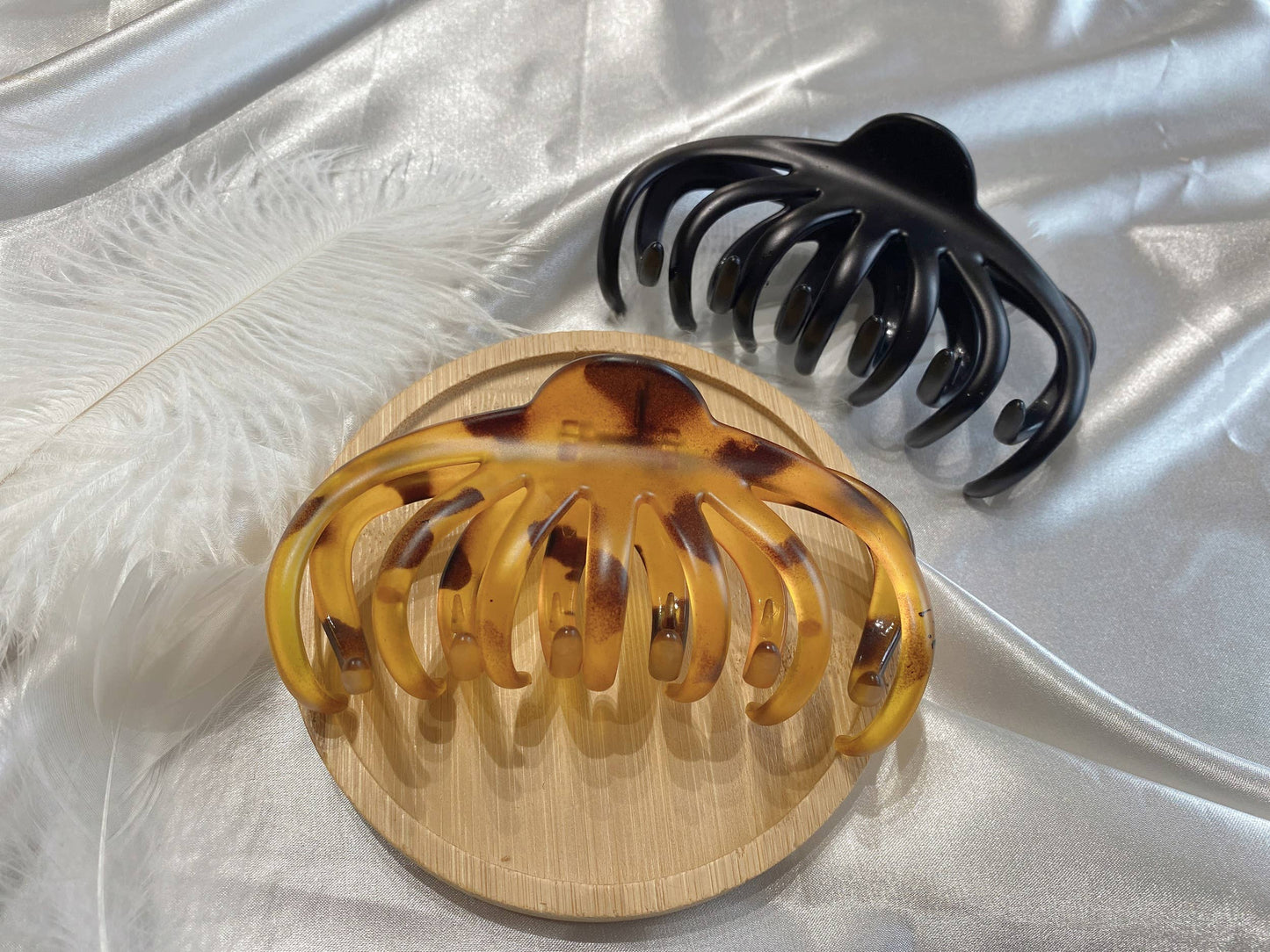 Large hair claw for thick hair | Tortoise | French Claw Clip: Tortoise